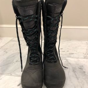 Women’s North face boots.  Size 9, black